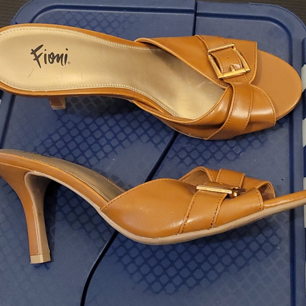 Shoes - Picture 2 of 3